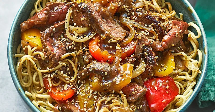 Pepper steak with noodles