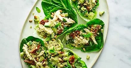 Салат з куркою та песто