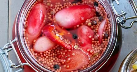 Pickled radishes with ginger & chilli