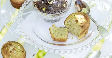 Фріяни з фісташками та шоколадним морозивом