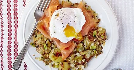 Poached eggs with smoked salmon and bubble & squeak