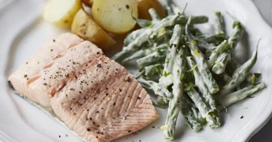 Poached salmon with tarragon