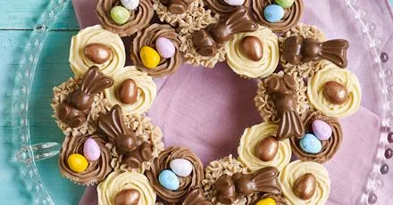 Pull-apart mini cupcake Easter wreath