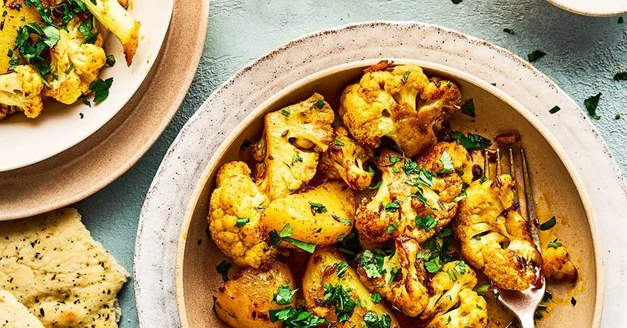 Punjabi cauliflower with potatoes (aloo gobi)