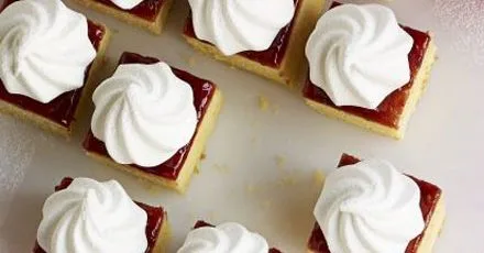 Queen of pudding cakes