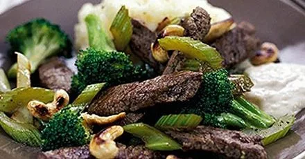 Quick beef & broccoli one-pot