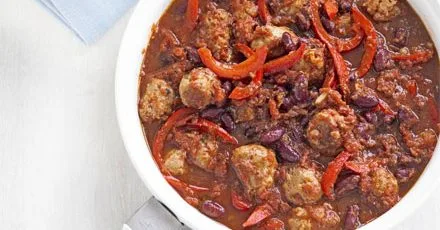 Quick chilli with creamy chive crushed potatoes