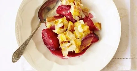 Quick plum crumble