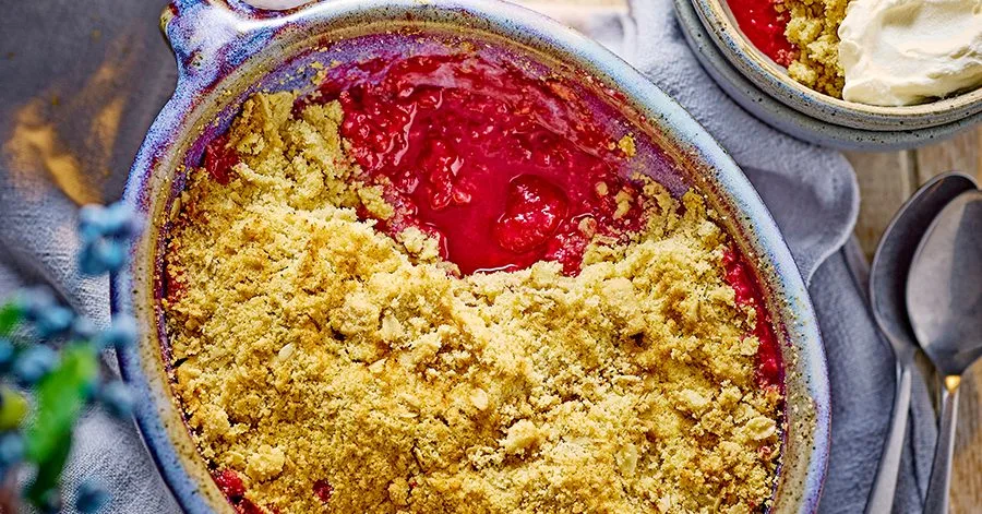Raspberry & shortbread crumble