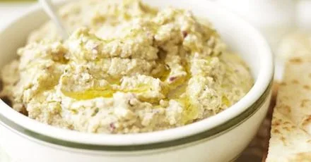 Red onion & Indian-spiced hummus