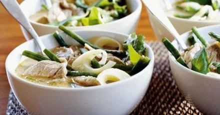 Red pork curry with green beans