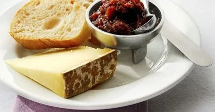 Rhubarb & date chutney
