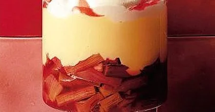Rhubarb & custard trifle