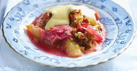 Rhubarb & pear crumble