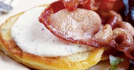 Ricotta hot cakes with crispy bacon & mixed leaves