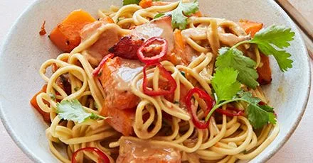 Запечений гарбуз з чилі та арахісовими локшинами