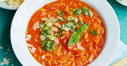 Tomato soup with pasta
