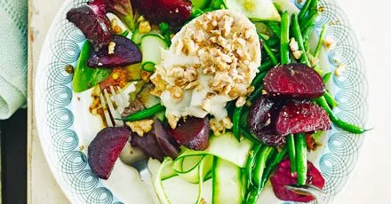 Goat's cheese salad with roasted beetroot