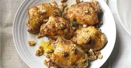 Roasted chicken with creamy walnut sauce