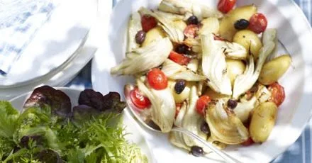 Запечений фенхель з помідорами, оливками та картоплею