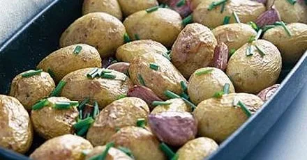 Roasties with garlic & chives