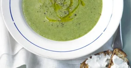 Rocket & courgette soup with goat's cheese croutons
