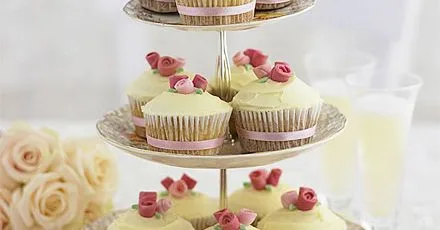 Romantic rose cupcakes