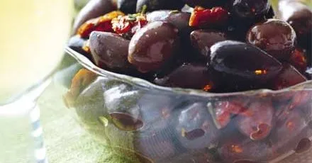 Оливки з розмарином