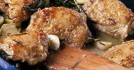 Курка з розмарином і часником