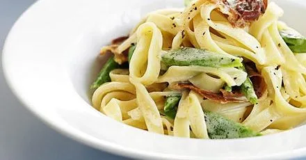 Runner bean & prosciutto pasta