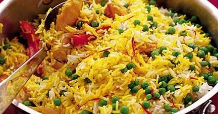 Saffron rice with chicken & peppers