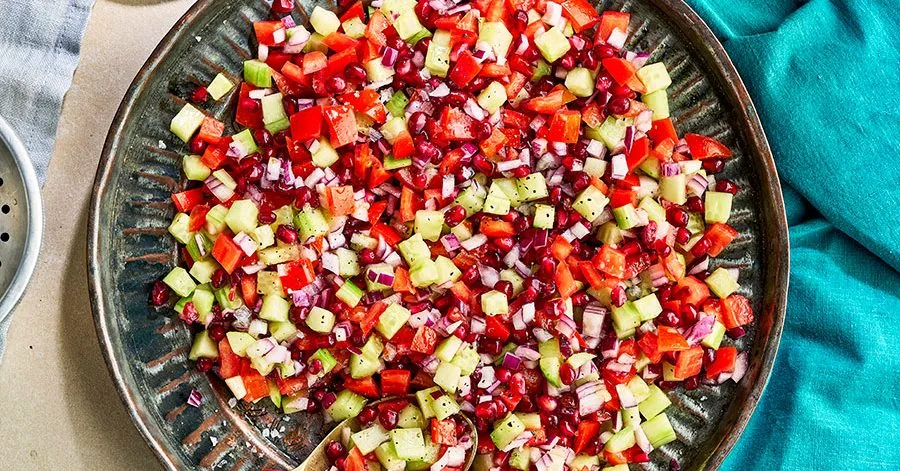 Салат Шіразі (помідори, огірки та червона цибуля)