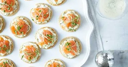 Smoked salmon blinis