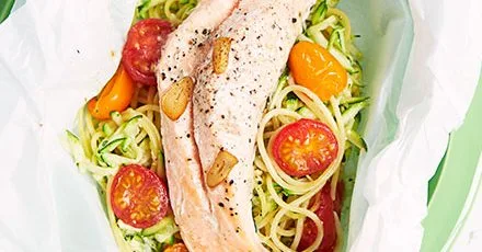 Salmon & spaghetti supper in a parcel