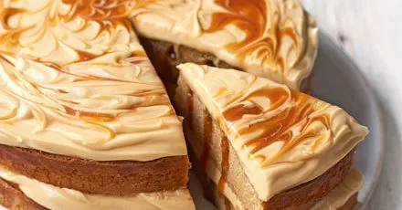 Торт з солоним карамелем (poke cake)