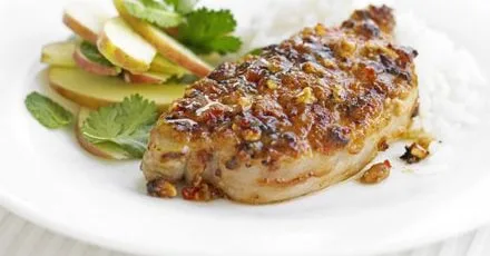 Satay pork with crunchy apple salad