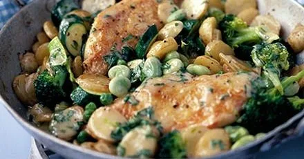 Saucy chicken & vegetables