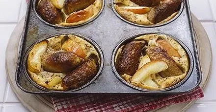 Ковбаски з яблуками у «жабеняті»