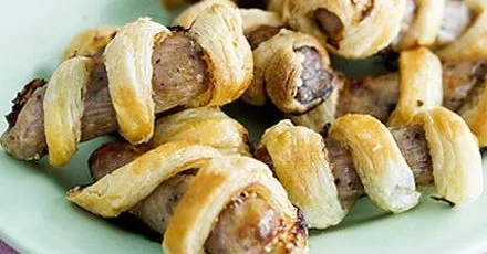 Sausage roll twists with tomato dip
