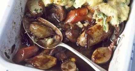 Пиріг з ковбасками та весняним пюре