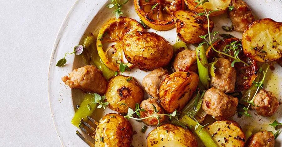 Ковбаски з лимоном і розмарином, запечена картопля