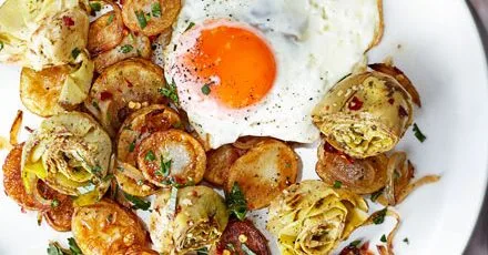 Sautéed artichokes, potatoes & egg