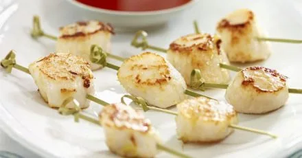Seared scallops with sweet chilli sauce