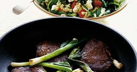 Seared steak with rocket & wheat salad