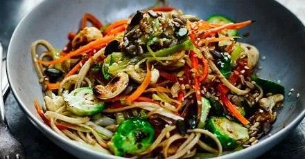 Sesame noodles with leeks & sprouts