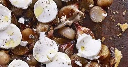 Shallot tarte tatin with goat's cheese