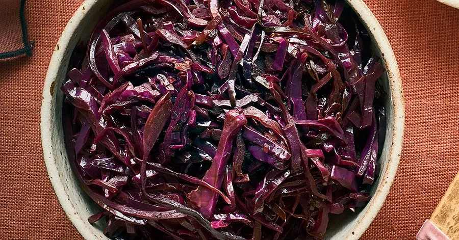 Simple sweet & sour slow-cooker red cabbage