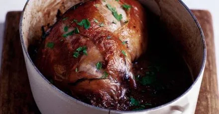 Slow-cooked lamb with onions & thyme