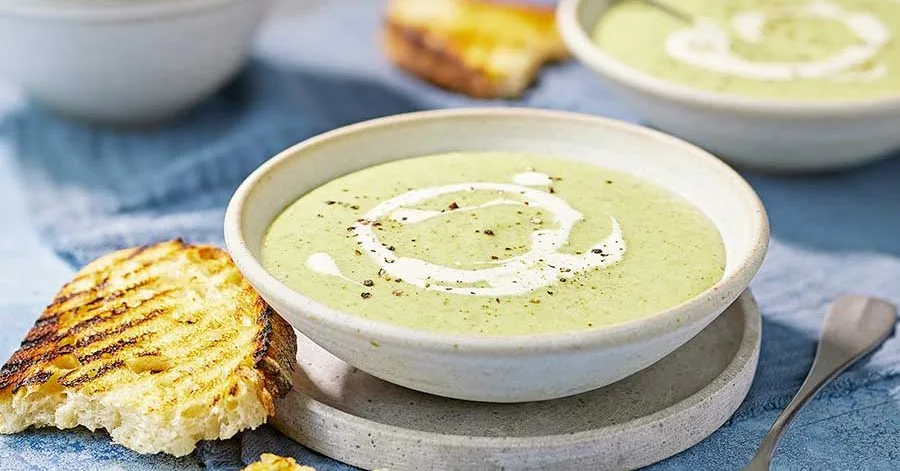 Slow cooker broccoli & cheese soup