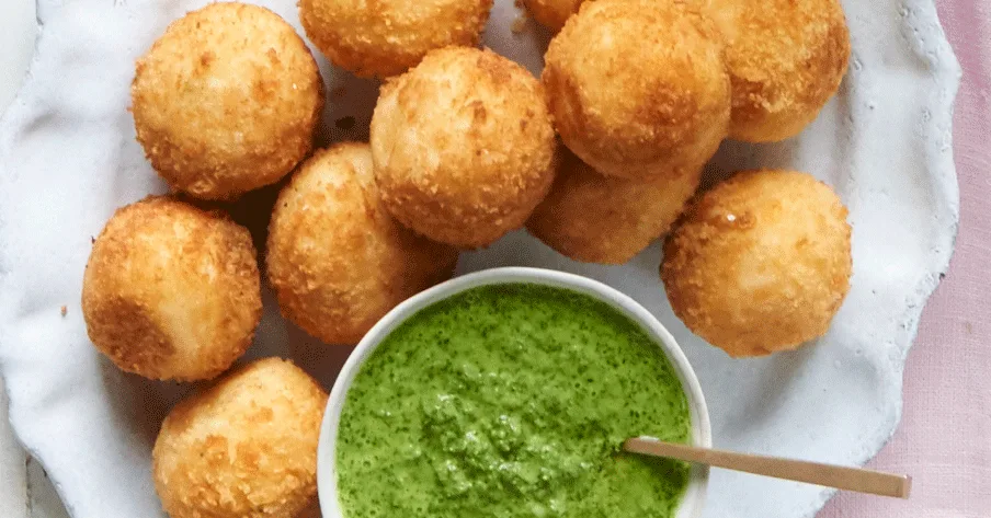 Smoked haddock & cheddar fishcakes with watercress sauce